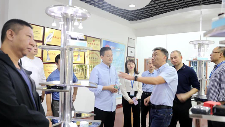 市政協(xié)副主席、九三學(xué)社郴州市委主委潘執(zhí)坤一行調(diào)研炬神電子