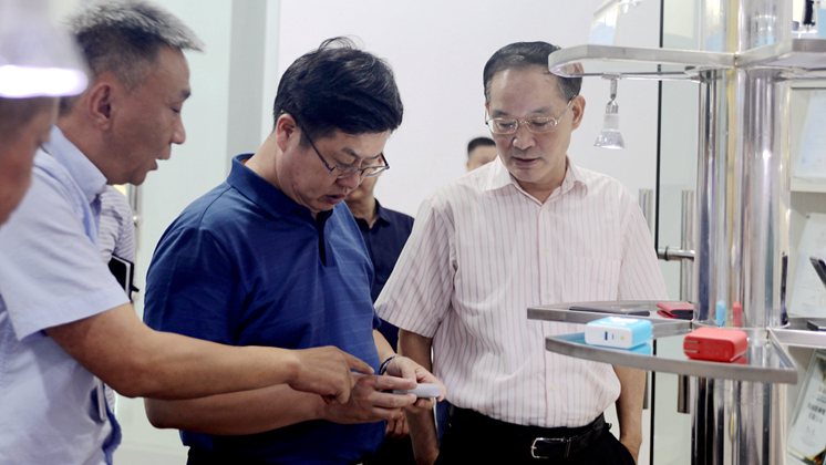 市委常委、副市長徐懷好走訪炬神電子 ：全力、熱情、周到提供服務(wù)